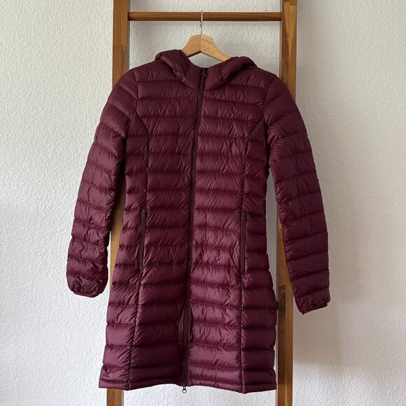 Aritizia TNA The Botanie Super Light Puff Coat Nylon Zip Up Burgundy - Picture 1 of 2